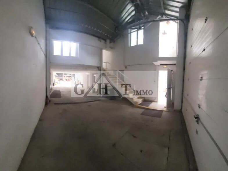 Industriel/Logistique dans Saint-Maur-des-Fossés à vendre - Photo intérieure – Image 2 sur 11