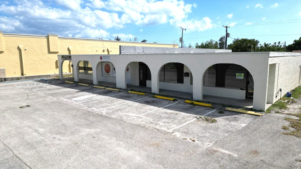 3057 Tamiami Trl, Port Charlotte, FL à vendre - Photo de l’immeuble – Image 2 sur 4
