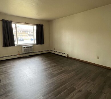 320 N Tratt St, Whitewater, WI à vendre - Photo intérieure – Image 2 sur 6