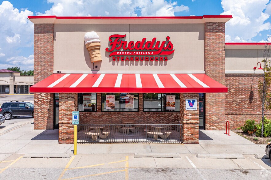 556 E North Ave, Glendale Heights, IL à vendre - Photo de l’immeuble – Image 3 sur 4