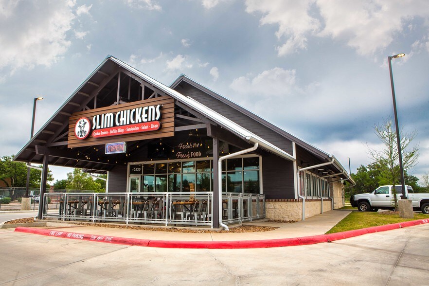 12530 Bandera Rd, Helotes, TX à louer - Photo de l’immeuble – Image 2 sur 7