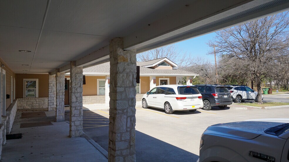 306 E Main St, Round Rock, TX à louer - Photo de l’immeuble – Image 3 sur 8