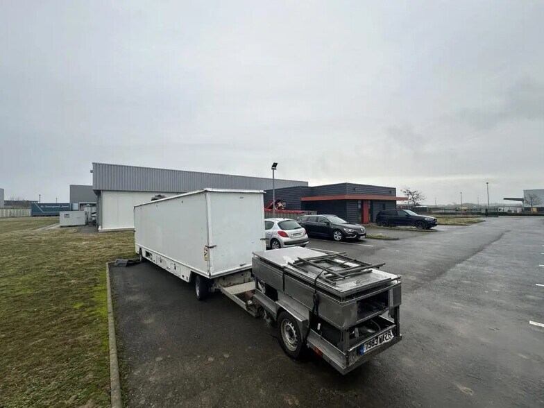 Industriel/Logistique dans Gellainville à vendre - Photo de l’immeuble – Image 1 sur 7