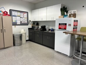 11492 Bluegrass Pky, Louisville, KY à louer Photo intérieure– Image 2 sur 11