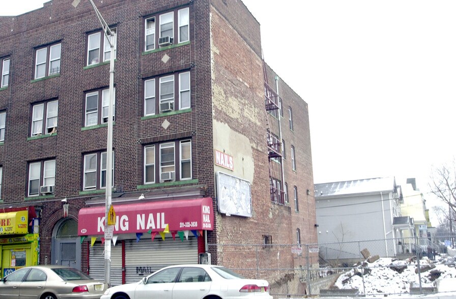 80 Martin Luther King Jr Dr, Jersey City, NJ à vendre - Photo de l’immeuble – Image 3 sur 8