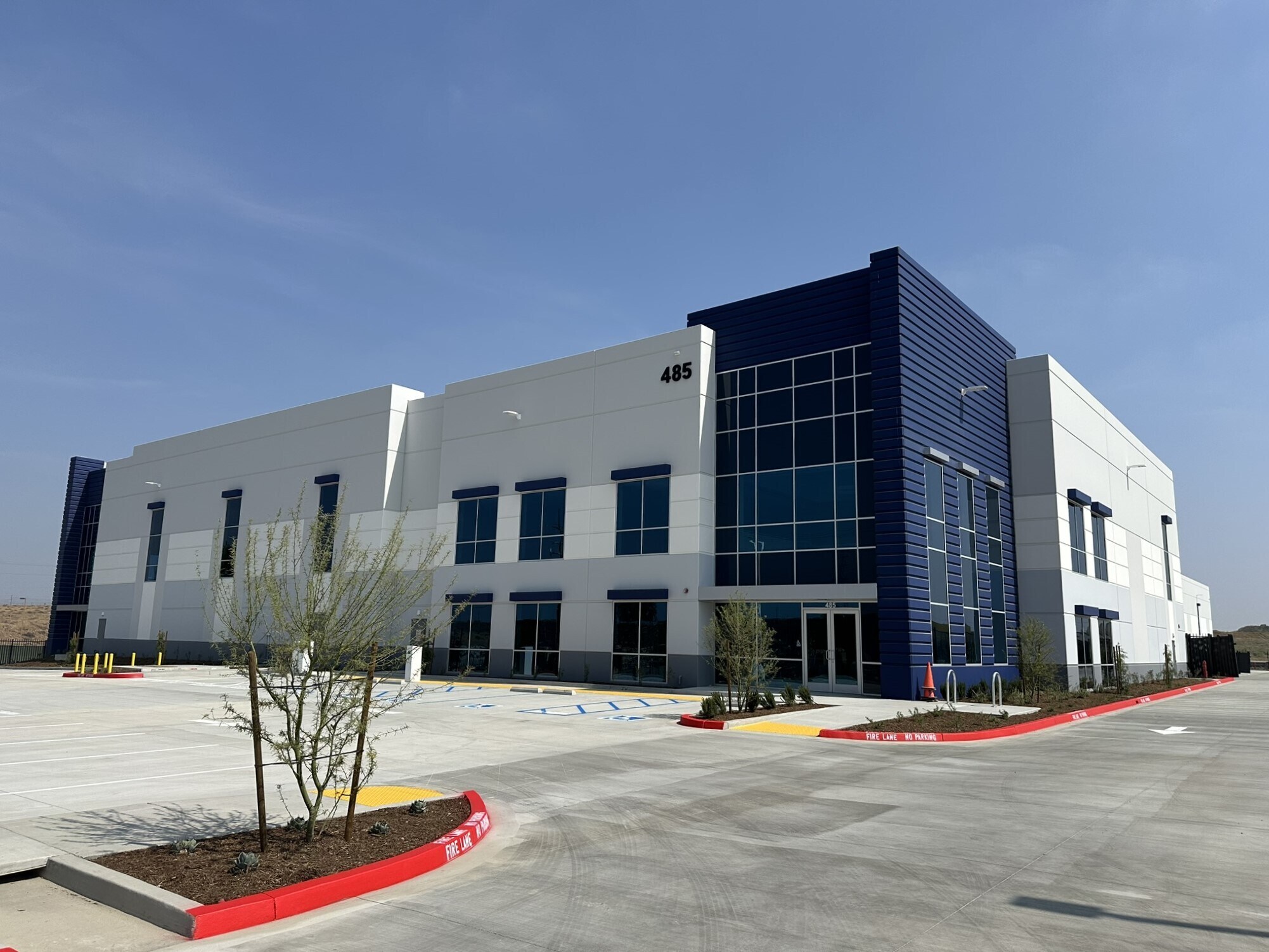 485 E Santa Ana Ave, Bloomington, CA à louer Photo principale– Image 1 sur 12