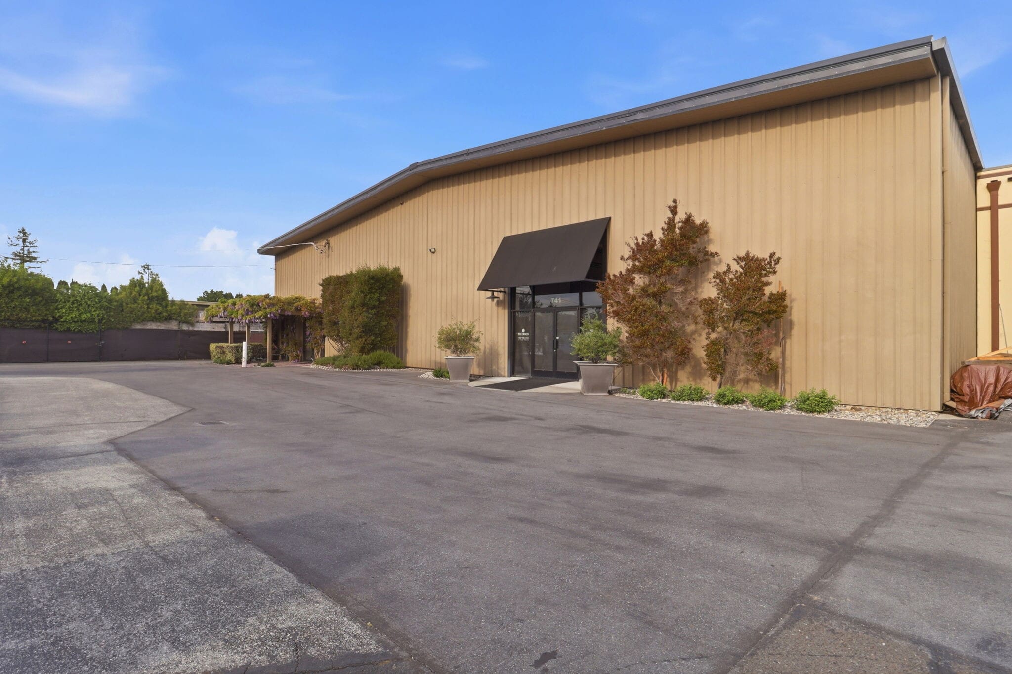 741-751 Barron Ave, Redwood City, CA à louer Photo de l’immeuble– Image 1 sur 18