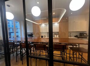 82 Rue D'Amsterdam, Paris à louer Photo intérieure– Image 2 sur 7