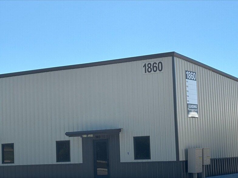 1850 W Henderson Rd, Angleton, TX à louer - Photo de l’immeuble – Image 3 sur 14
