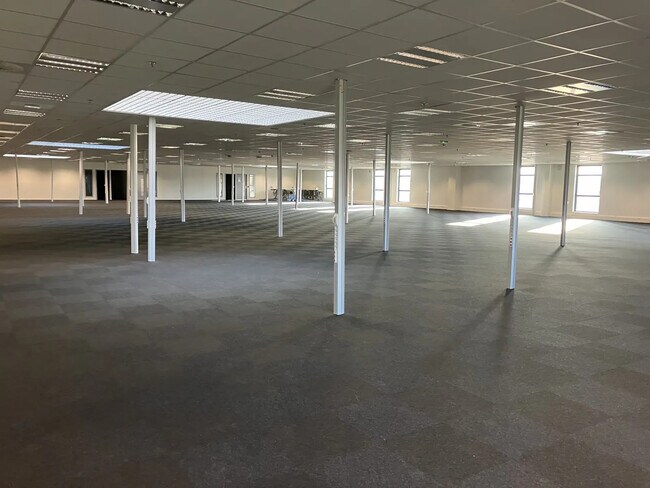 Plus de détails pour 3 Avenue De L'Europe, Hénin-Beaumont - Bureau à louer