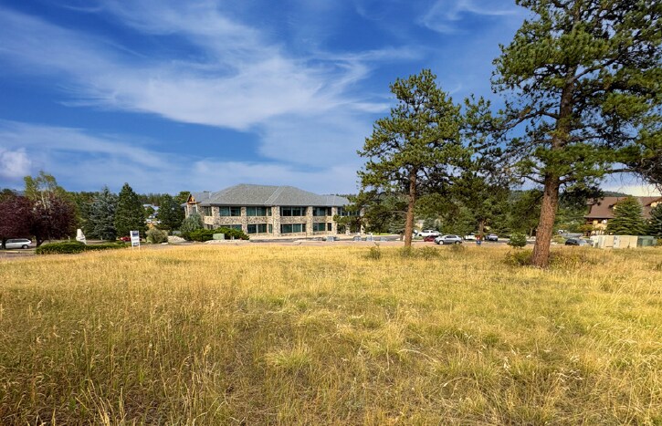 32085 Castle Ct, Evergreen, CO à vendre - Photo de l’immeuble – Image 2 sur 2