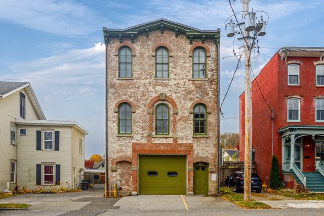85 Hone St, Kingston, NY à vendre - Photo principale – Image 1 sur 24