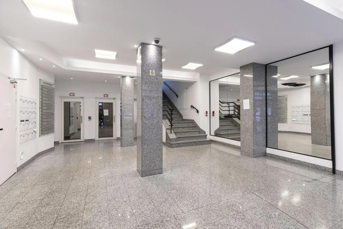 Bureau dans Paris à louer Hall d’entrée– Image 1 sur 8