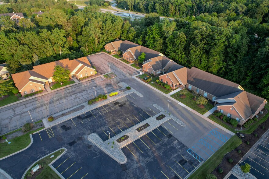 2469 Woodlake Cir, Okemos, MI à louer - Aérien – Image 2 sur 7