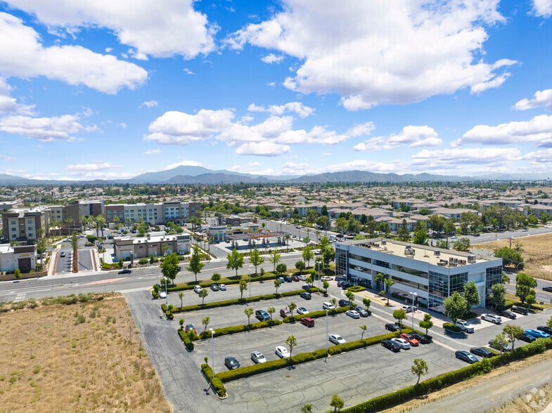 6485 Day St, Riverside, CA à louer - Aérien – Image 3 sur 5