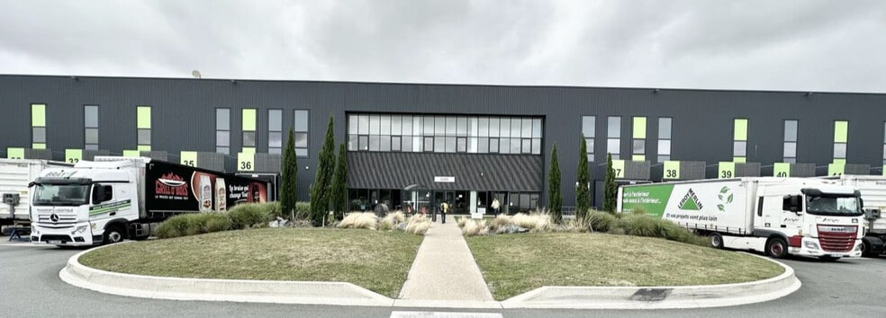 Industriel/Logistique dans Saint-Léger-de-Linières à louer - Photo de l’immeuble – Image 2 sur 5