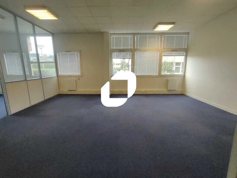 Bureau dans Bièvres à louer - Photo de l’immeuble – Image 2 sur 9