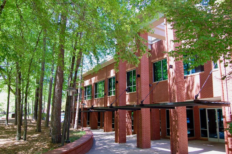 403 Westpark Ct, Peachtree City, GA à louer - Photo de l’immeuble – Image 2 sur 13