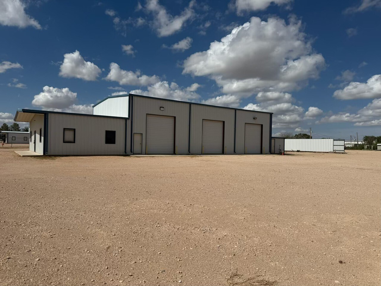3105 S County Road 1255, Midland, TX à louer Photo de l’immeuble– Image 1 sur 11