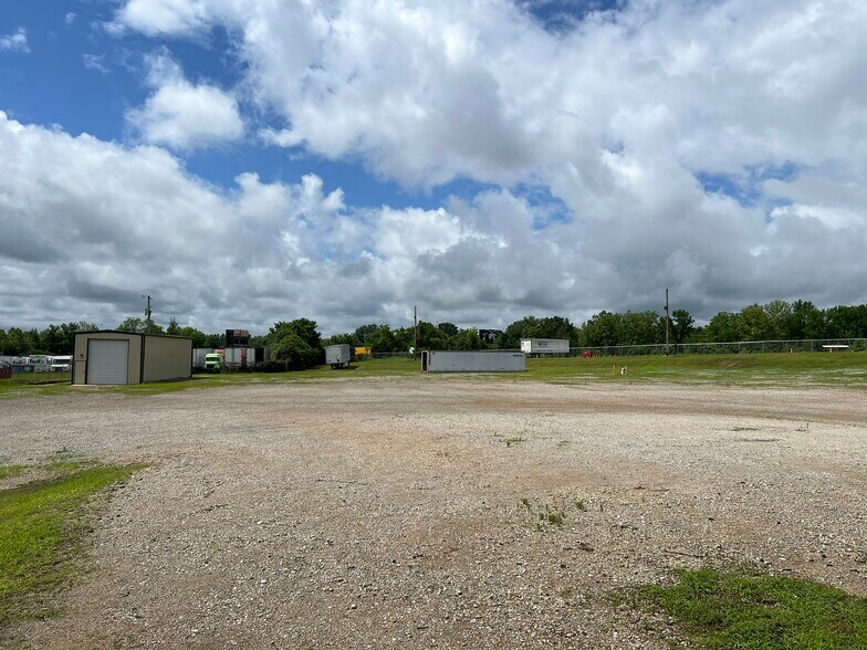 5671 Pidgeon Roost Rd, Memphis, TN à louer - Photo de l’immeuble – Image 3 sur 9