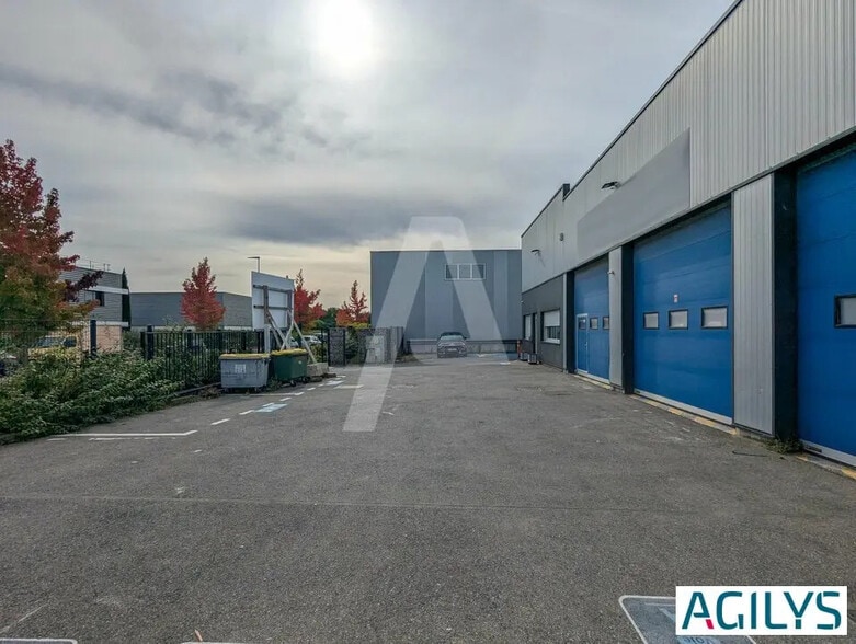 Local d'activités dans Guibeville à vendre - Photo de l’immeuble – Image 2 sur 12