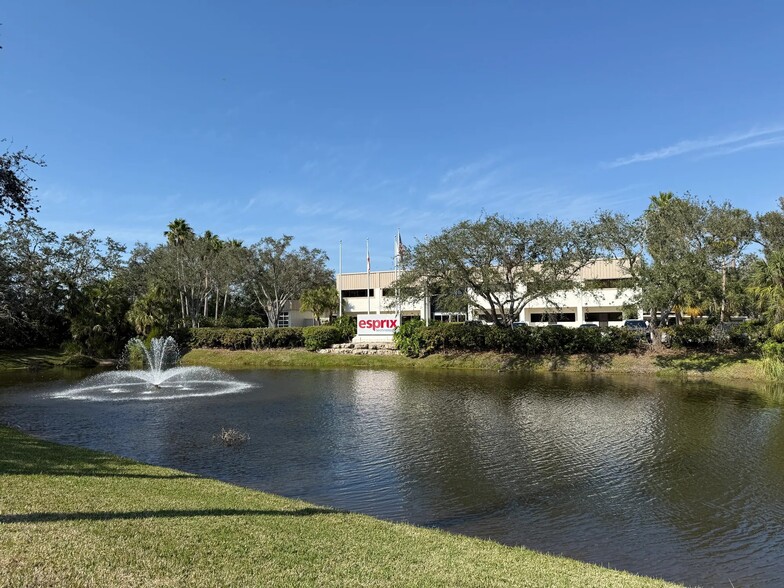 7680 Matoaka Rd, Sarasota, FL à vendre - Photo de l’immeuble – Image 2 sur 19