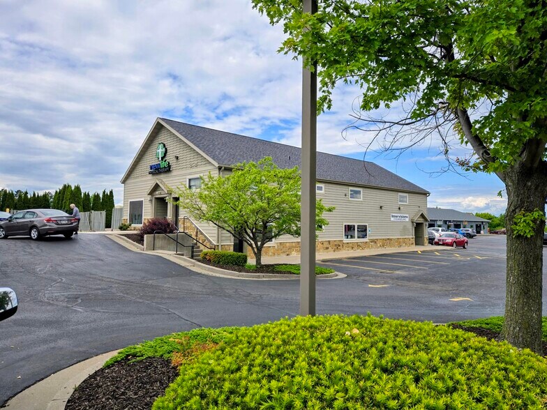 840 Highway 136, Baraboo, WI à louer - Photo de l’immeuble – Image 3 sur 5