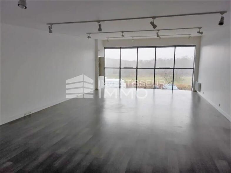 Bureau dans Émerainville à louer - Photo intérieure – Image 1 sur 3