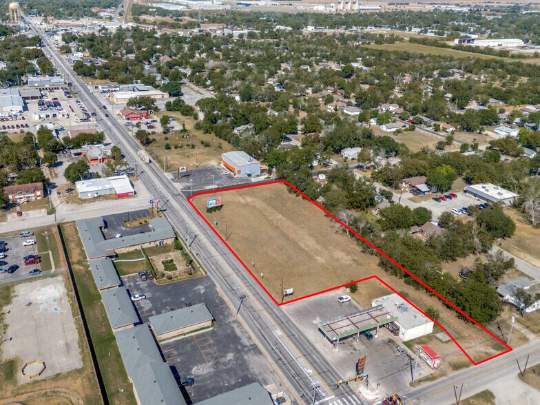 738-818 Kingsbury, Seguin, TX à vendre - Aérien – Image 2 sur 11
