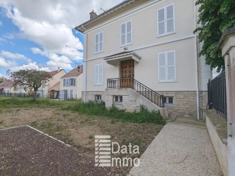 Bureau dans Marles-en-Brie à vendre - Photo de l’immeuble – Image 2 sur 9