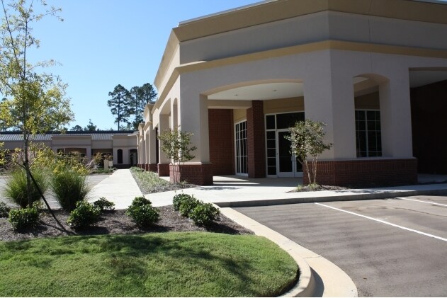 120 Stone Creek Blvd, Flowood, MS à louer - Photo de l’immeuble – Image 2 sur 7