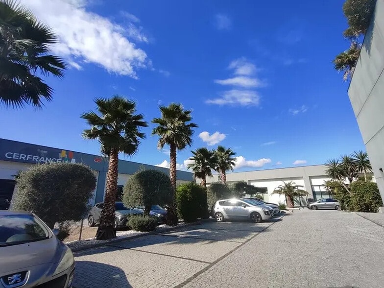 Bureau dans Bourgoin-Jallieu à vendre - Photo de l’immeuble – Image 1 sur 9
