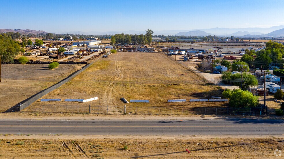 220 Mapes Rd, Perris, CA à vendre - Photo de l’immeuble – Image 3 sur 16