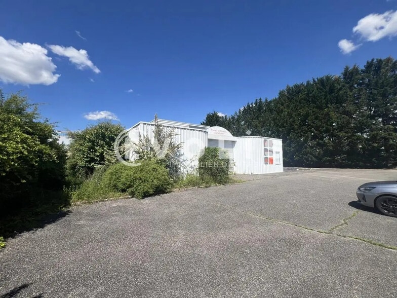 Local d'activités dans Béligneux à vendre - Photo de l’immeuble – Image 3 sur 26