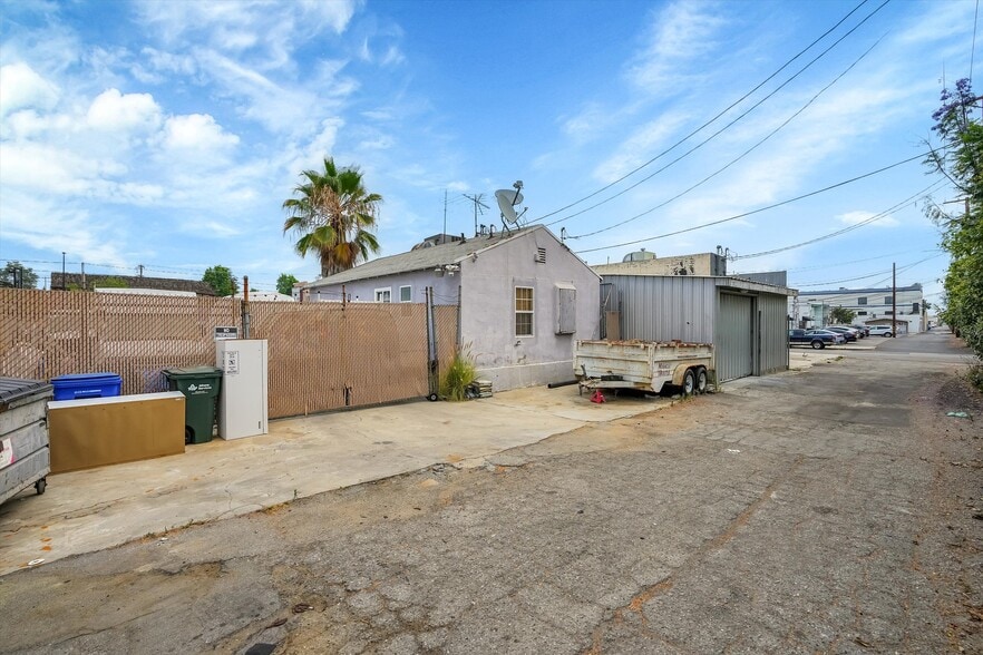 4204 W Burbank Blvd, Burbank, CA à vendre - Photo principale – Image 1 sur 30