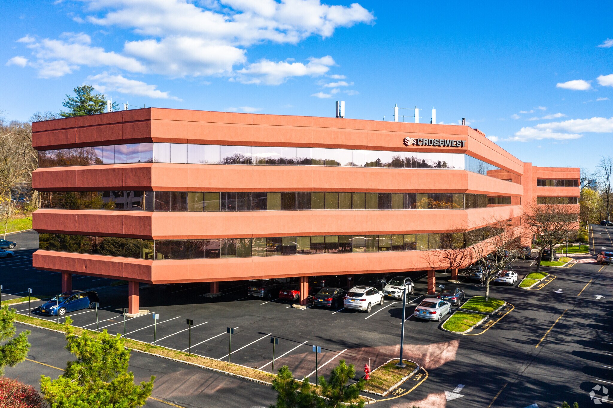 399 Knollwood Rd, White Plains, NY à louer Photo principale– Image 1 sur 15