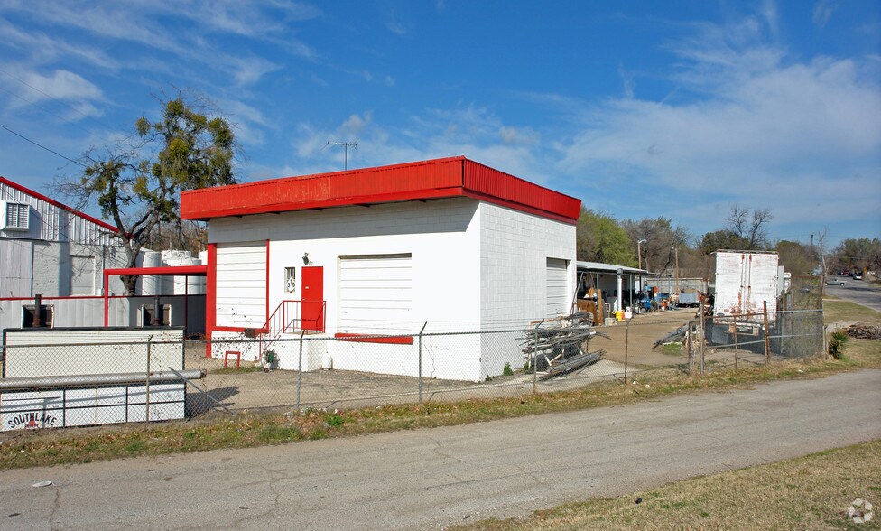 1201 N Calhoun St, Fort Worth, TX à louer - Photo de l’immeuble – Image 3 sur 6
