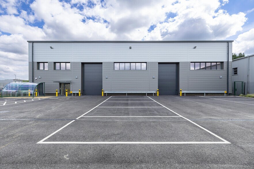 Cartersfield Rd, Waltham Abbey à louer - Photo de l’immeuble – Image 1 sur 29