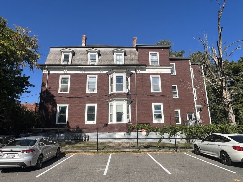 15-Unit Multifamily - Cambridge portefeuille de 2 biens à vendre sur LoopNet.fr - Photo de l’immeuble – Image 3 sur 20