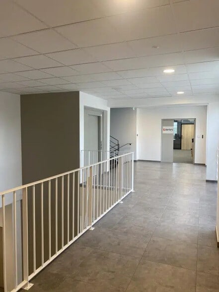 22 Rue Du 35Eme Regiment D'Aviation, Bron à louer - Photo de l’immeuble – Image 3 sur 7