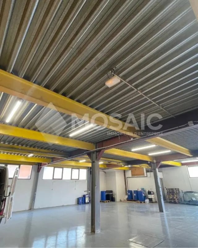 Plus de détails pour Local d'activités à louer