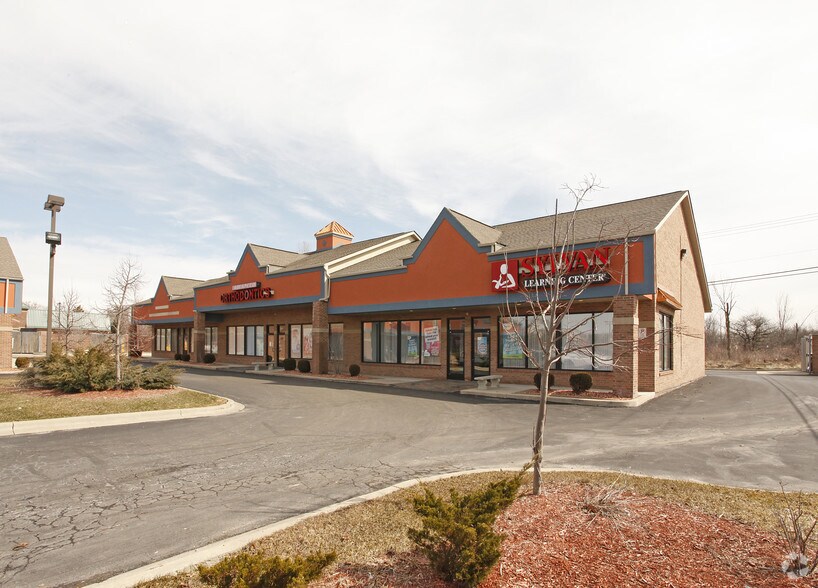 4171-4235 Canton Center Dr, Canton, MI à louer - Photo principale – Image 2 sur 15