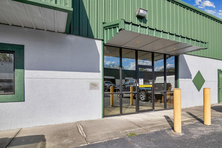 6421 Pinecastle Blvd, Orlando, FL à vendre - Photo de l’immeuble – Image 2 sur 53