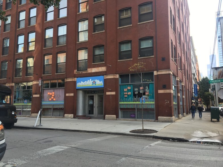 225 W Huron St, Chicago, IL à louer - Photo de l’immeuble – Image 2 sur 7