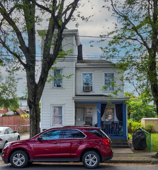 Uptown Kingston 1 portefeuille de 5 biens à vendre sur LoopNet.fr - Photo principale – Image 2 sur 5