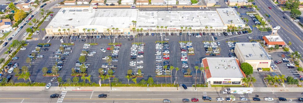 940-970 N Tustin St, Orange, CA à louer - Photo de l’immeuble – Image 1 sur 3