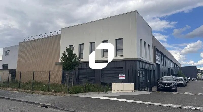 Local d’activités dans Genay à louer - Photo de l’immeuble – Image 1 sur 11