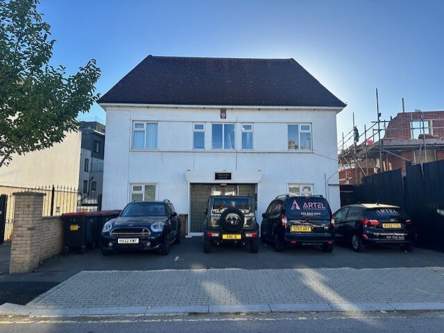 4 Oakleigh Gdns, Londres à louer - Photo de l’immeuble – Image 1 sur 1