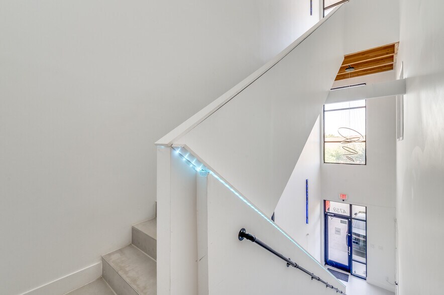 4755-4763 Algiers St, Dallas, TX à louer - Photo de l’immeuble – Image 3 sur 26