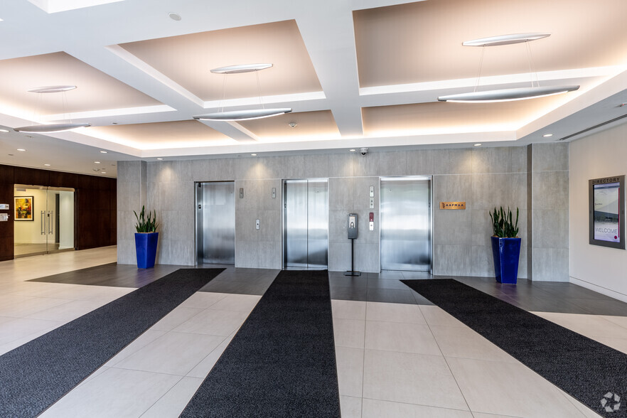 185 Admiral Cochrane Dr, Annapolis, MD à louer - Hall d’entrée – Image 3 sur 8
